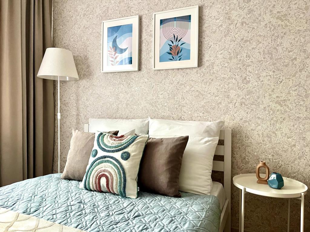 Apartmari Lyuks V Samom Tsentre Na Beregu Zamkovogo Pruda 0*