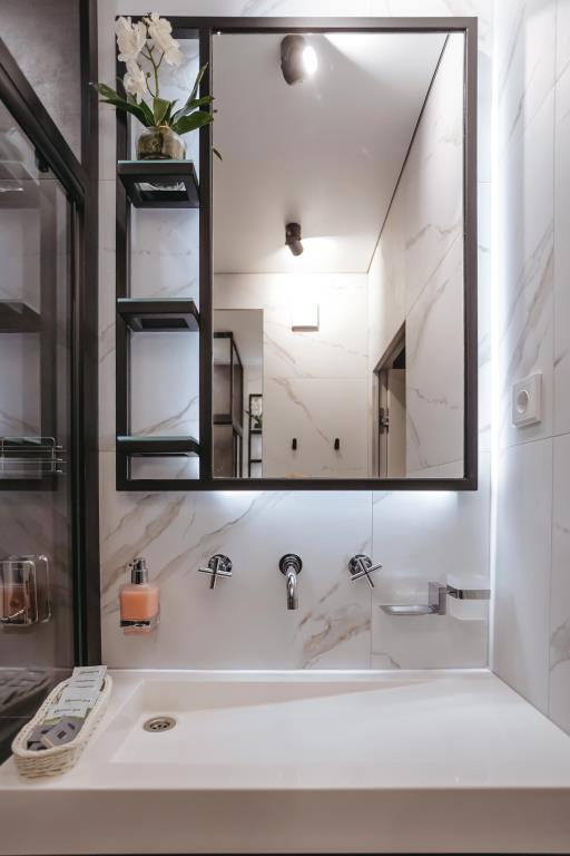 Cozy39 Lake II Apartments 0*