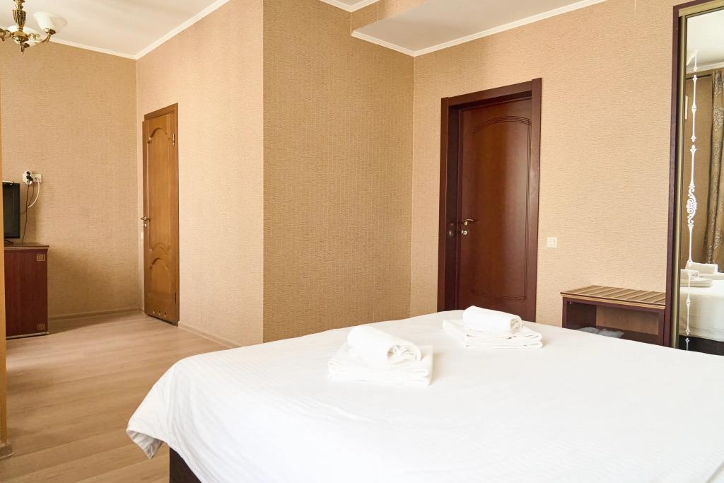 Castro Korpus 1, Korpus 2 Hotel 3*