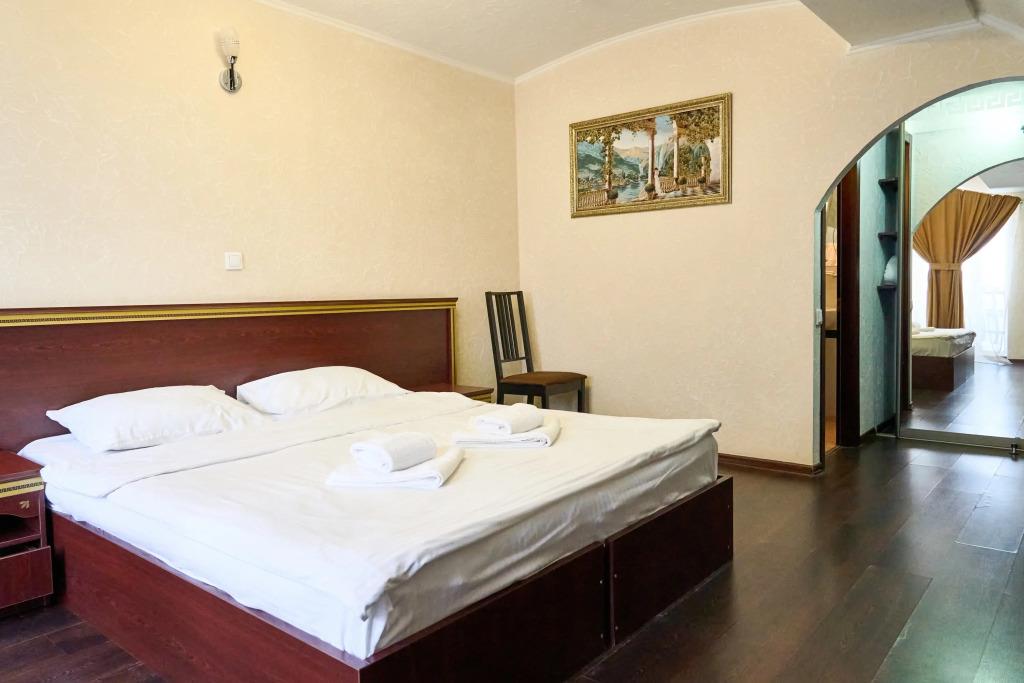 Castro Korpus 1, Korpus 2 Hotel 3*