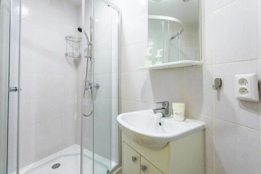 Gosti Lyubyat Na Sennoy Flat 0*