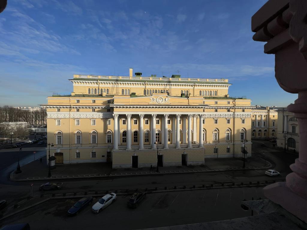 Minin Apartments s vidom na Aleksandrinskiy Teatr 130 kv.m. Apartments 0*