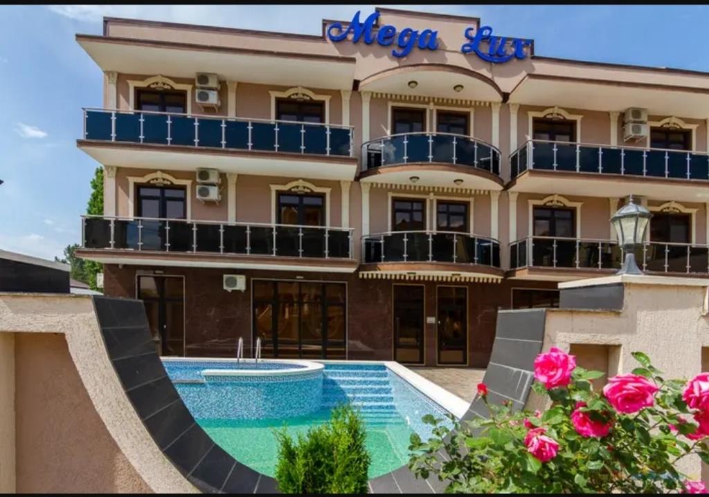 Hotel Mega Lyuks 0*