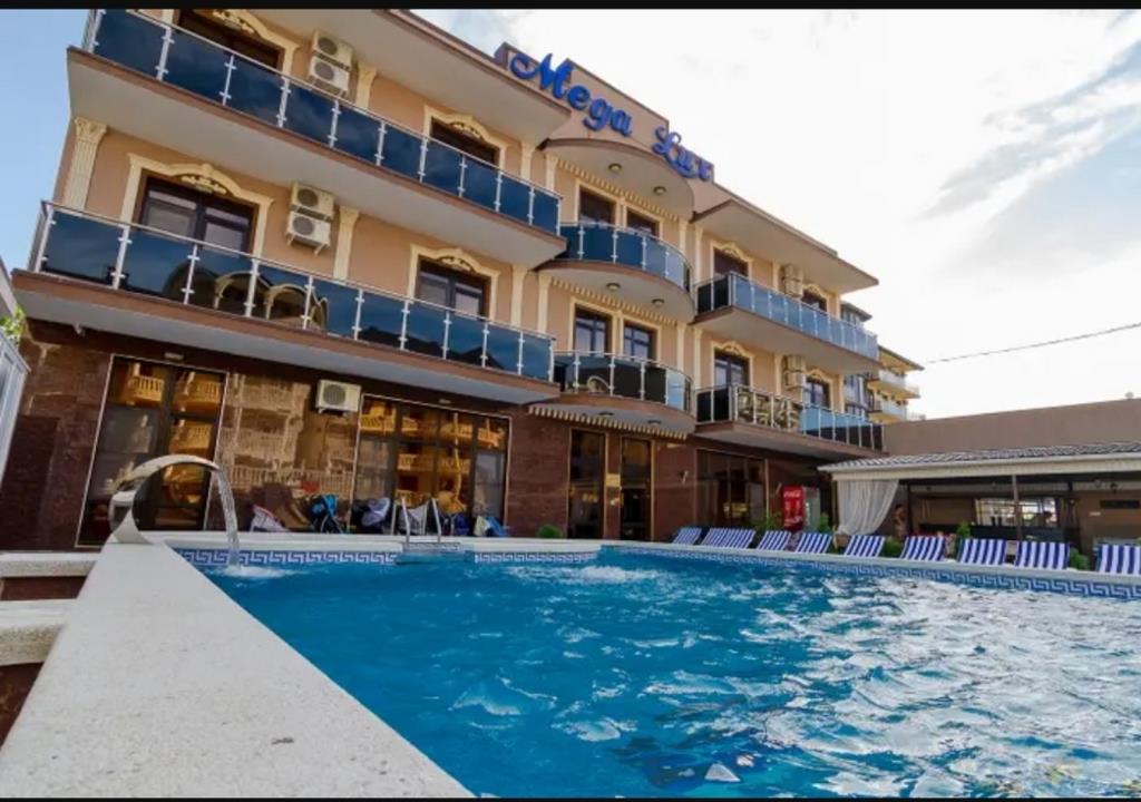 Hotel Mega Lyuks 0*