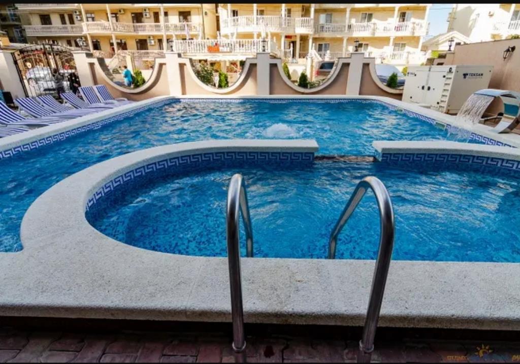 Hotel Mega Lyuks 0*