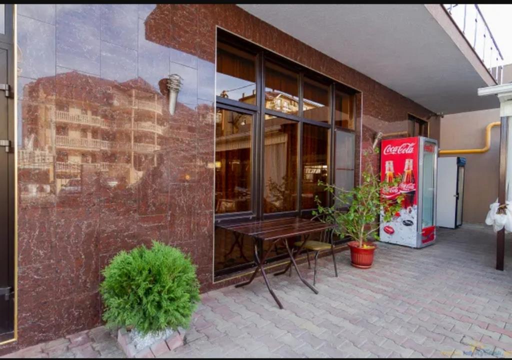 Hotel Mega Lyuks 0*