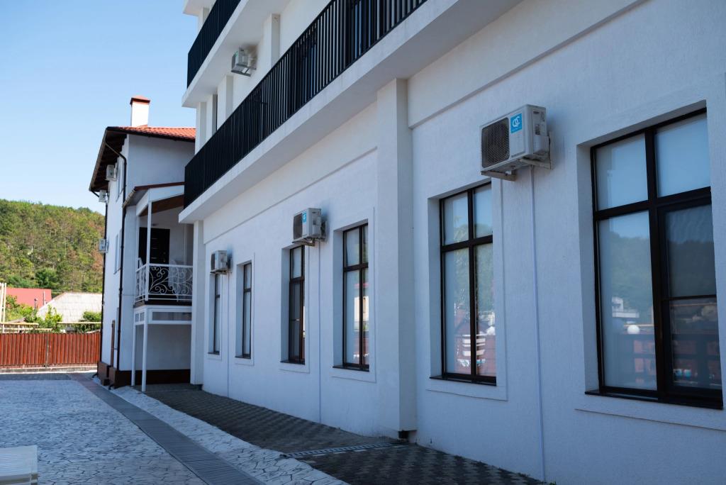Avgustin Hotel 0*