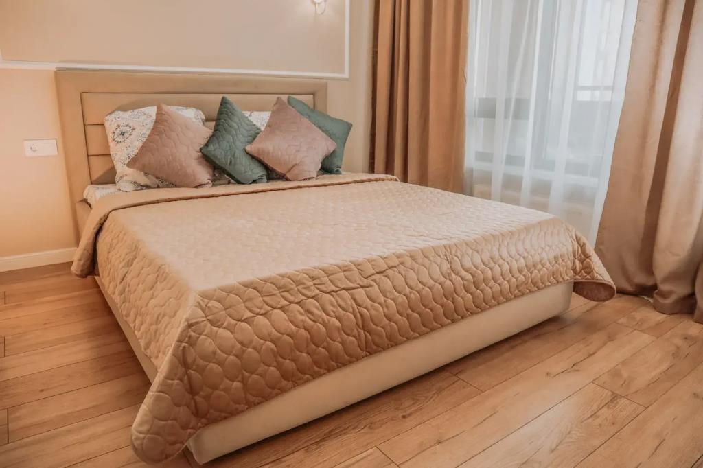 Savin House Apartments 0*