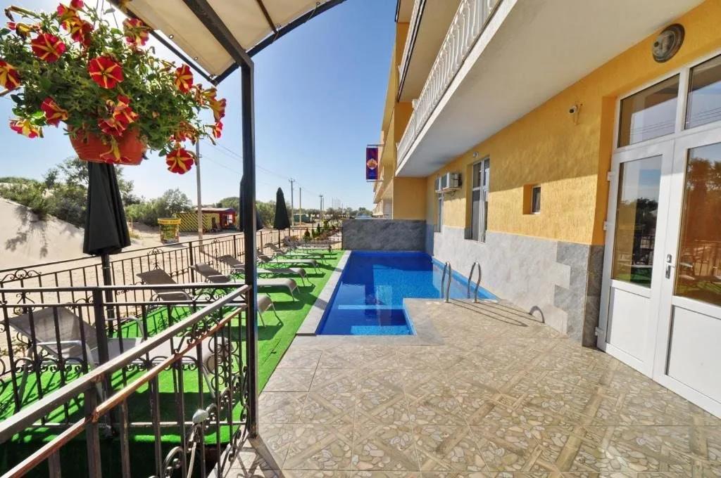 Kronos Hotel 0*