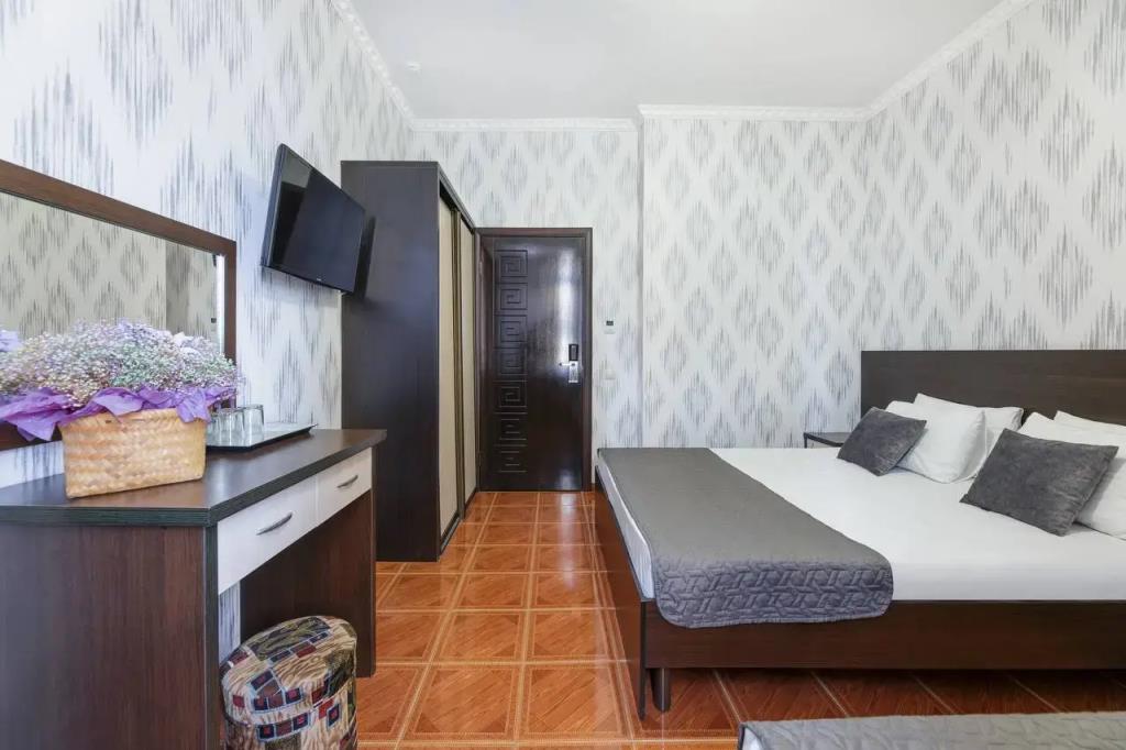 Kronos Hotel 0*