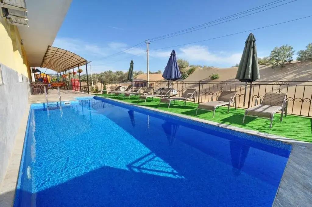 Kronos Hotel 0*