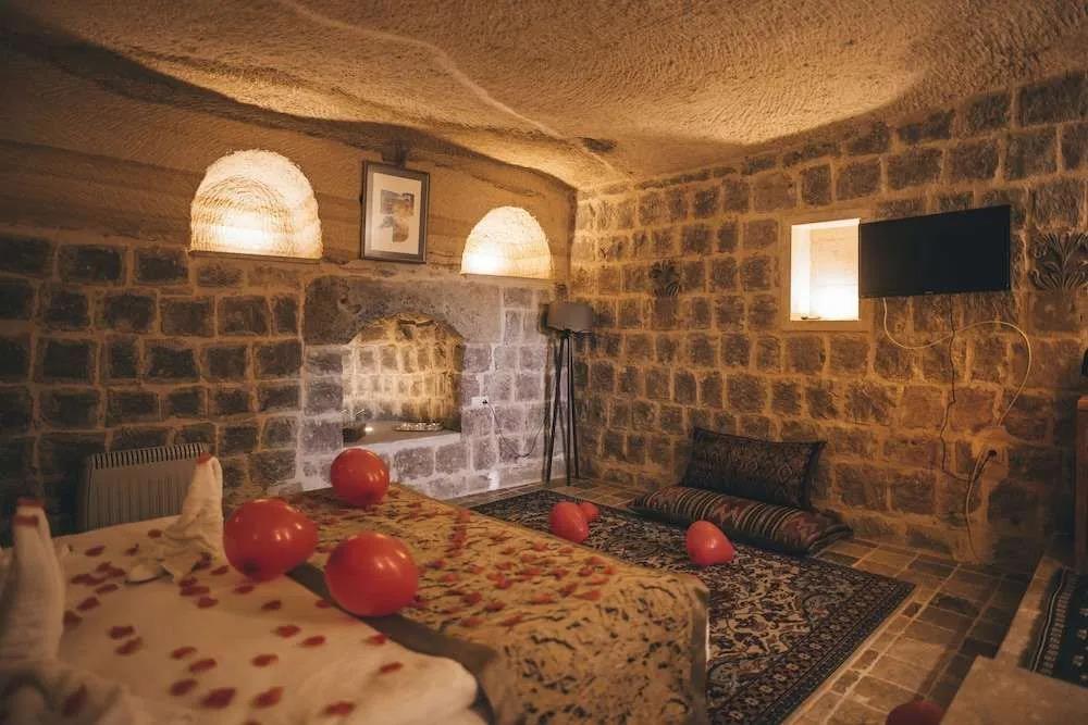 Kapalos Cave Hotel 0*