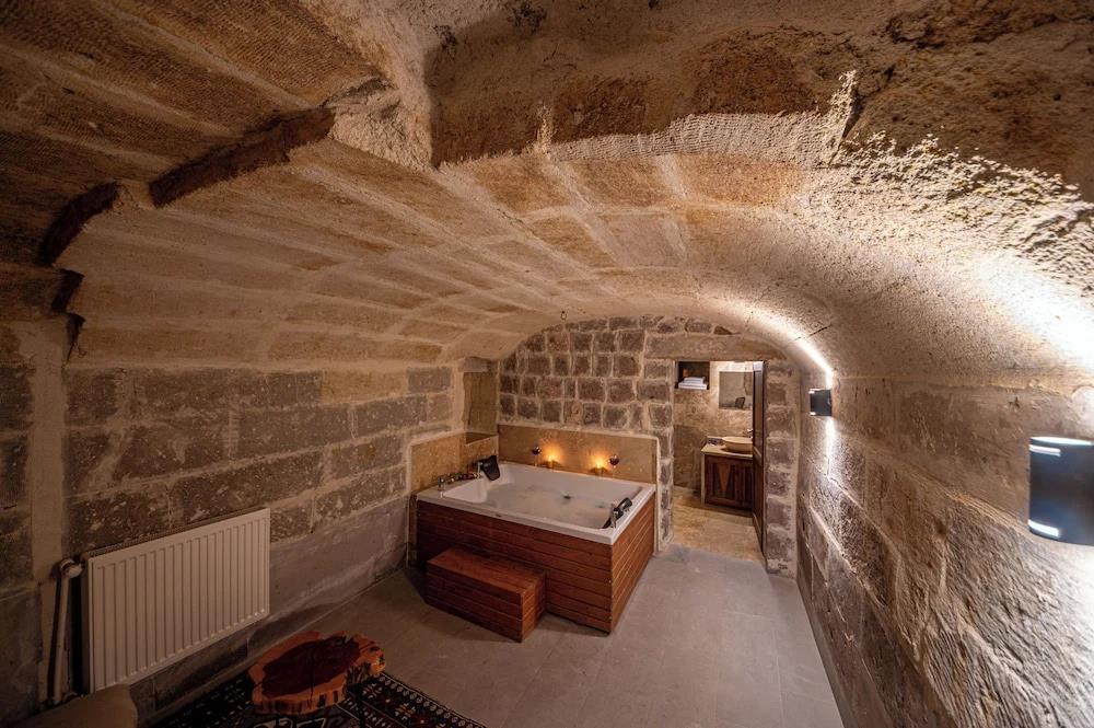 Kapalos Cave Hotel 0*