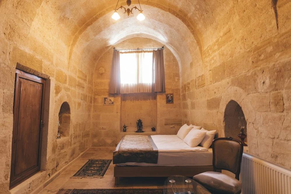 Kapalos Cave Hotel 0*