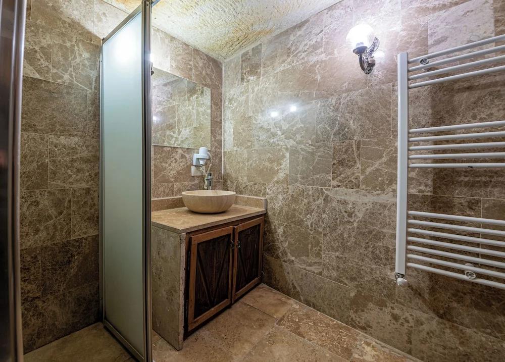 Kapalos Cave Hotel 0*