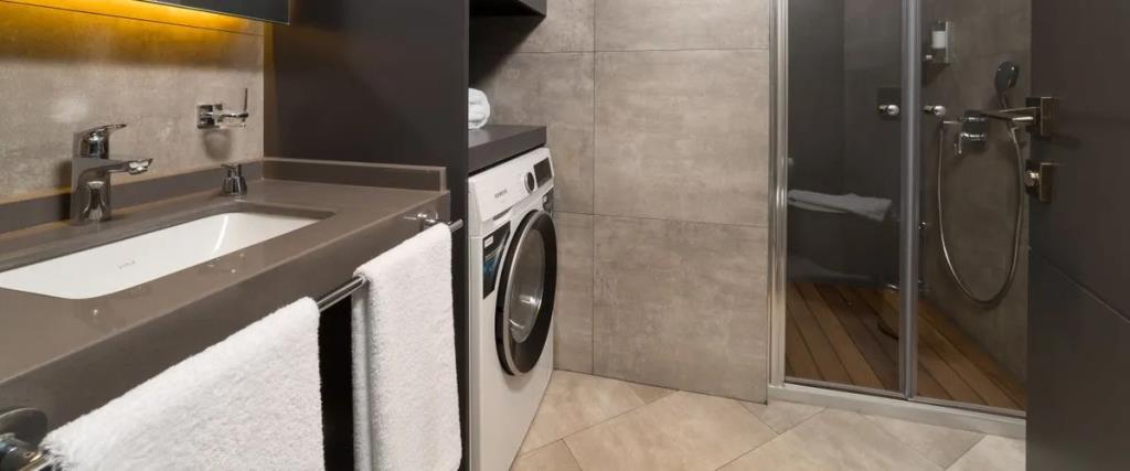 Z-Suites 0*