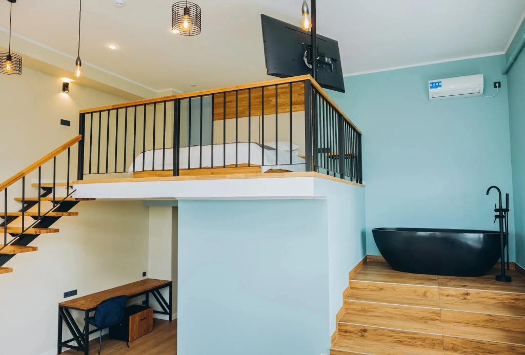 Port May Hotel 3*