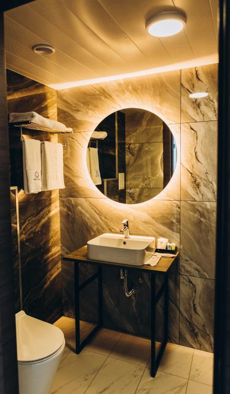 Port May Hotel 3*