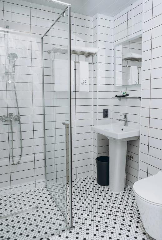 Port May Hotel 3*