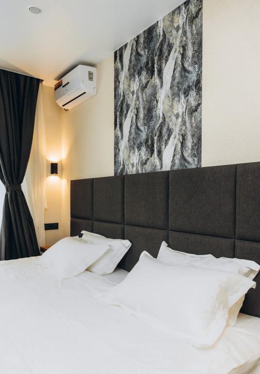 Port May Hotel 3*