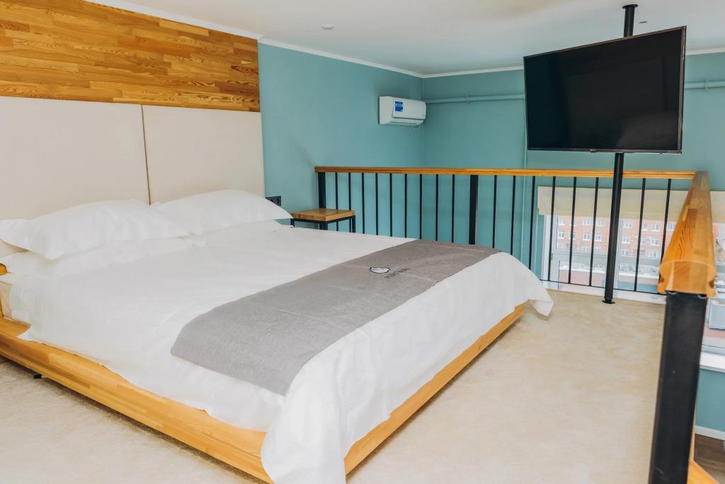 Port May Hotel 3*