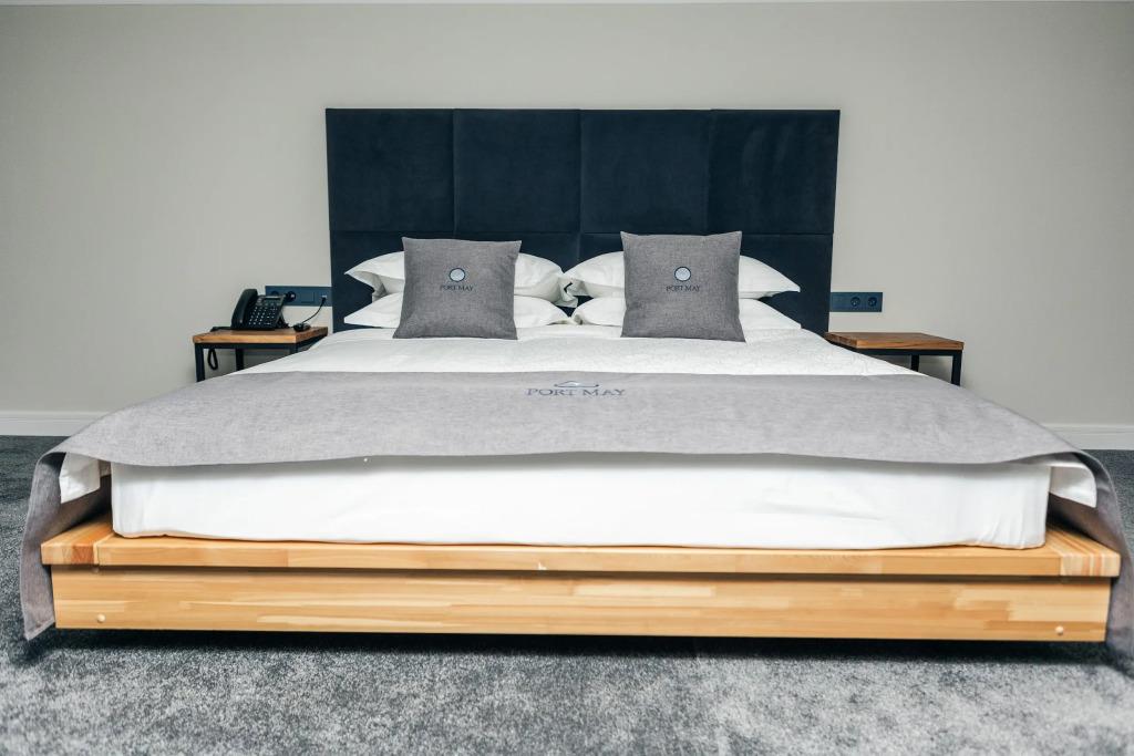 Port May Hotel 3*