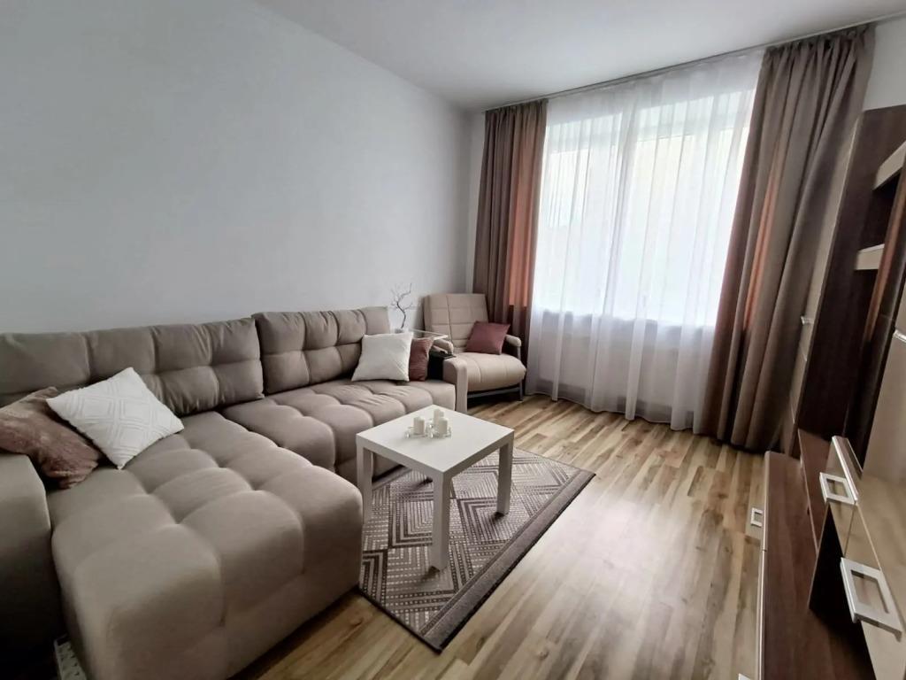 Na Tolstikova Flat 0*