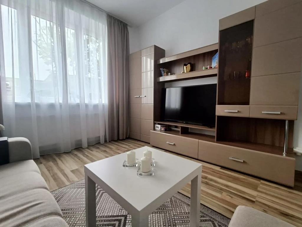 Na Tolstikova Flat 0*