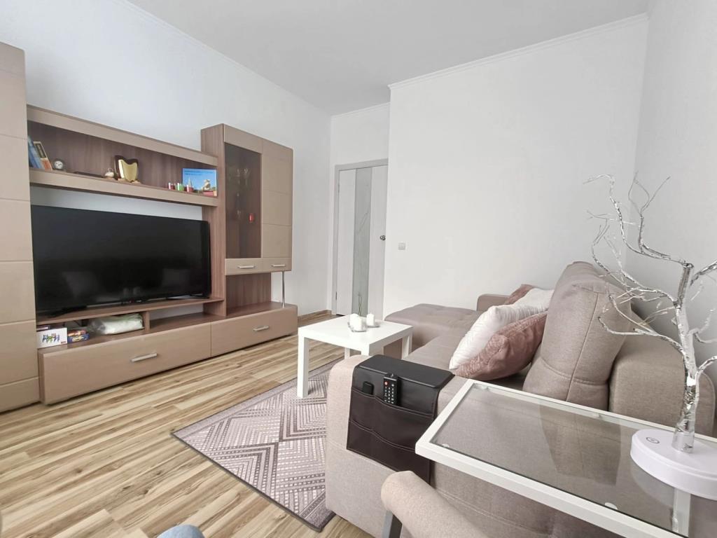 Na Tolstikova Flat 0*