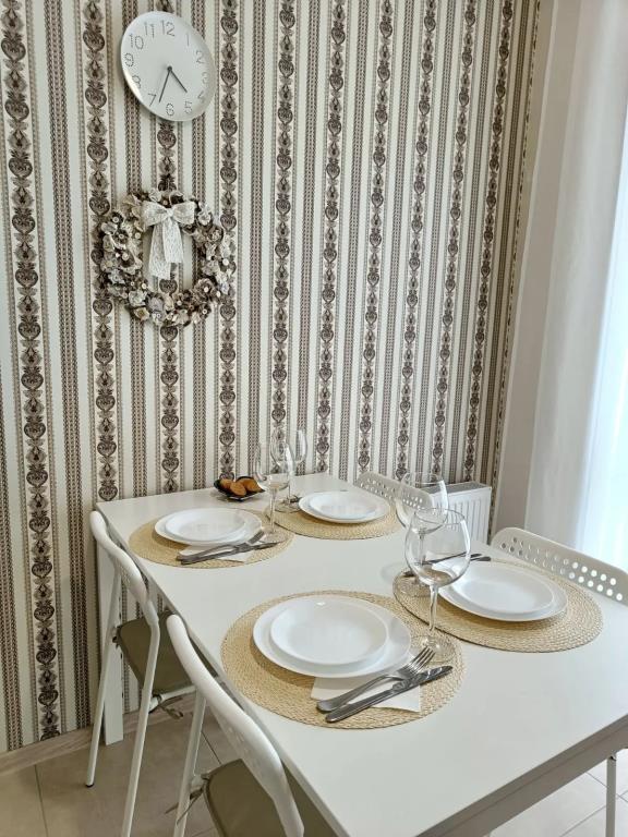 Na Tolstikova Flat 0*