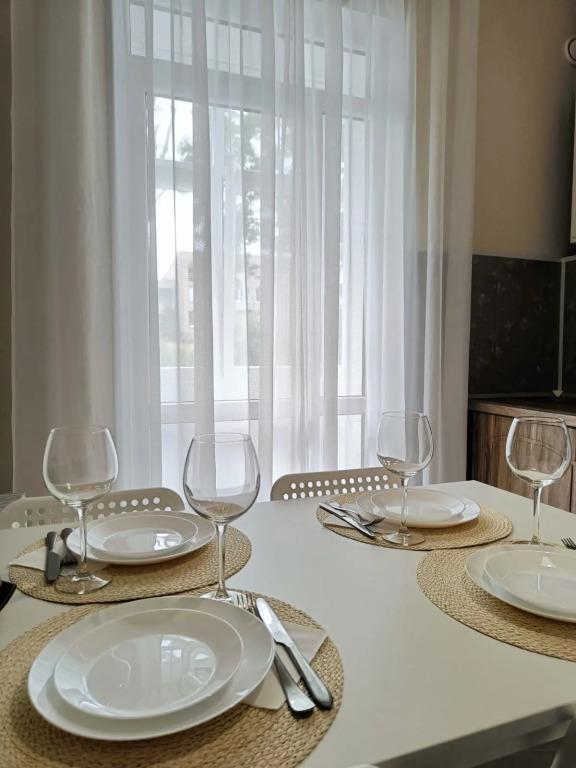 Na Tolstikova Flat 0*