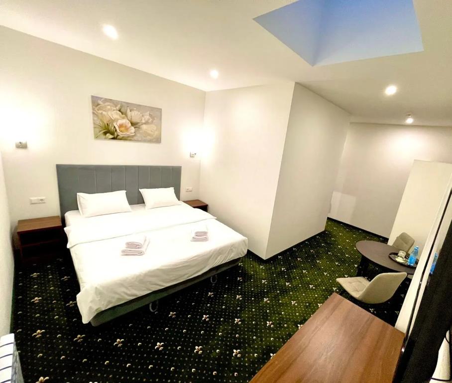BRILLIANCE Hotel 0*