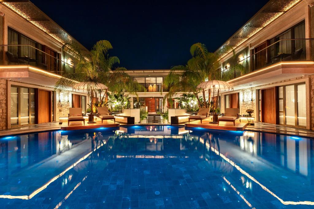 Genesis Hotel 0*