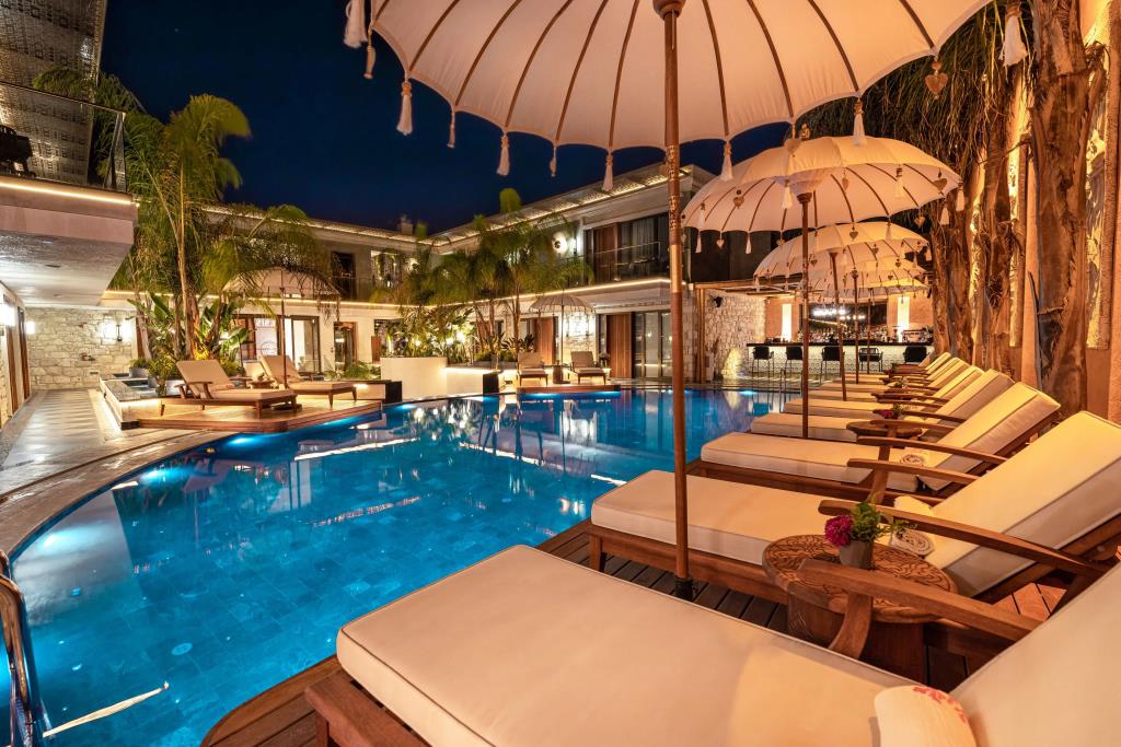 Genesis Hotel 0*