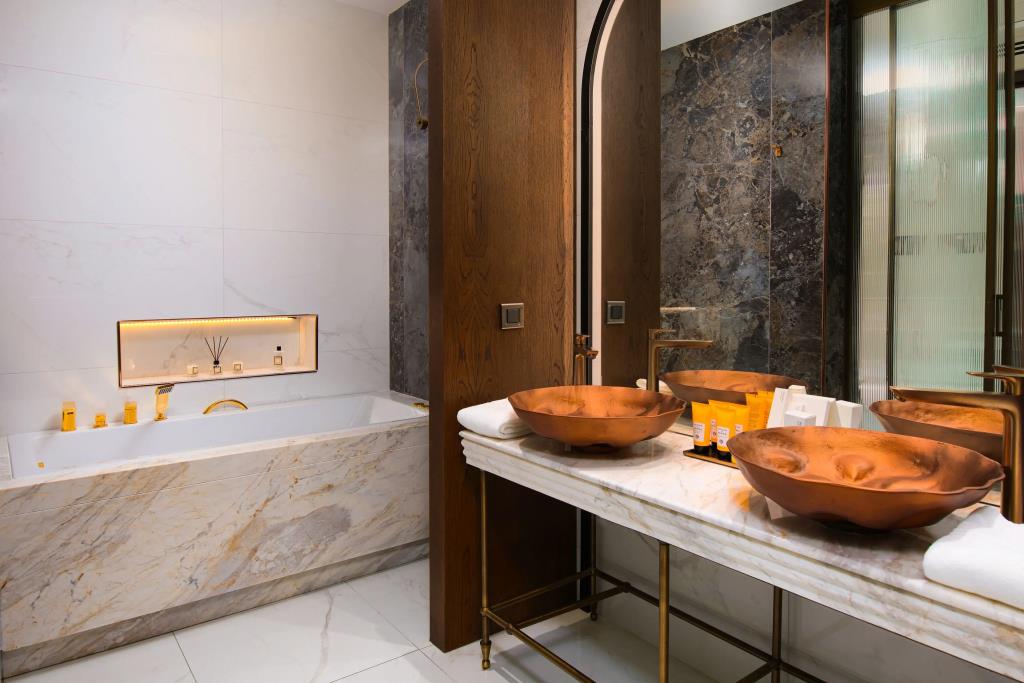 Genesis Hotel 0*