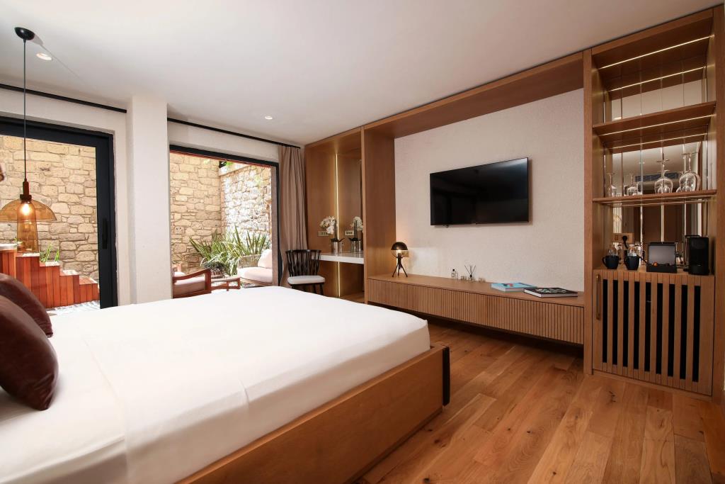 Genesis Hotel 0*