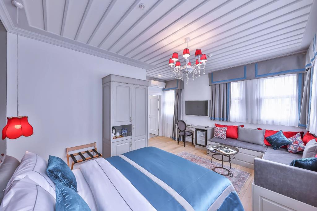 9 Doors Hotel 0*