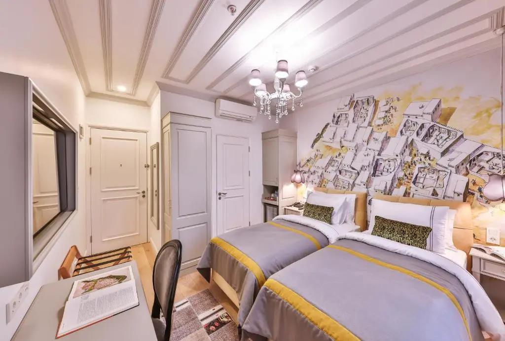 9 Doors Hotel 0*
