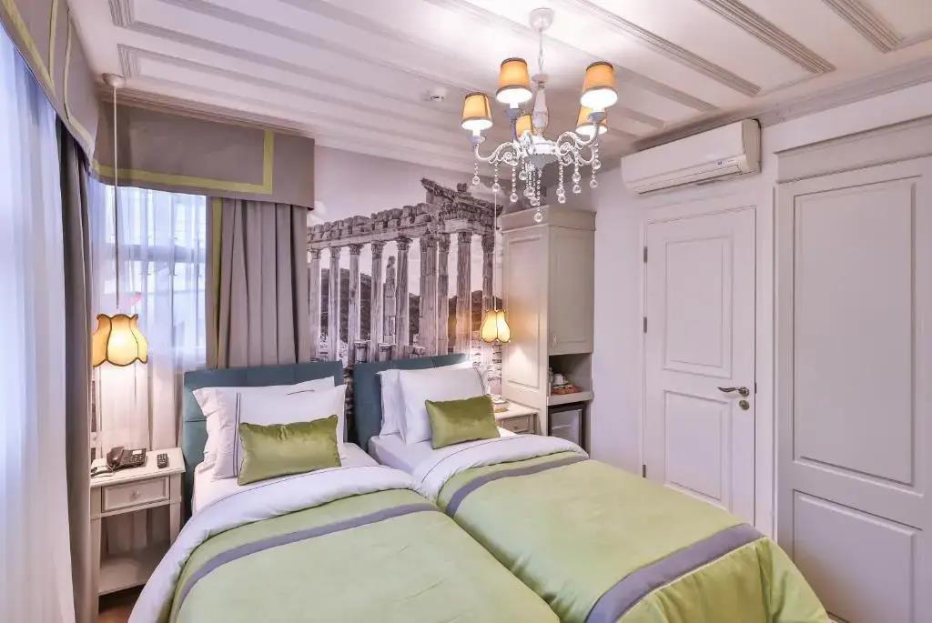9 Doors Hotel 0*