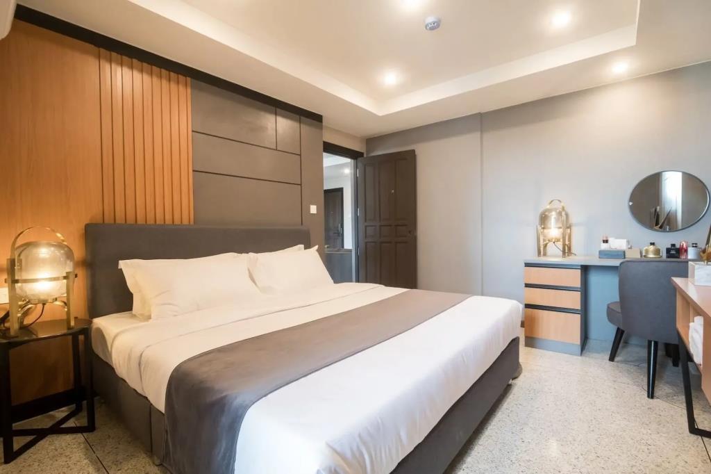 12 The Residence Hotel 4*