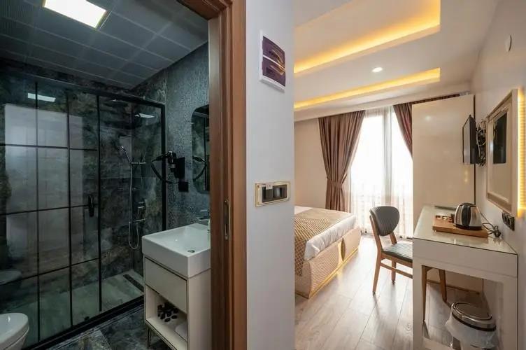 Luxury Airport Hotel by Zazzoni 3*