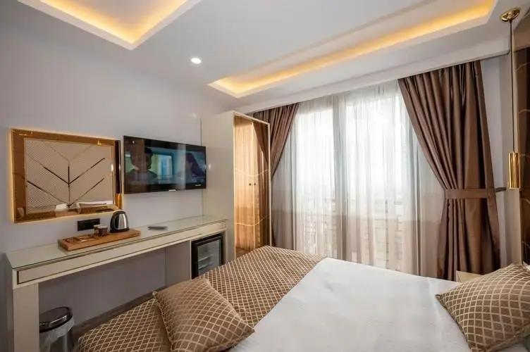 Luxury Airport Hotel by Zazzoni 3*