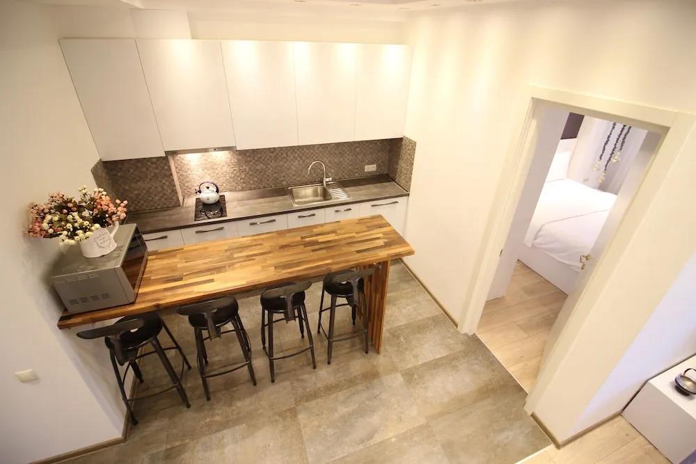 Superior Apartments 0*