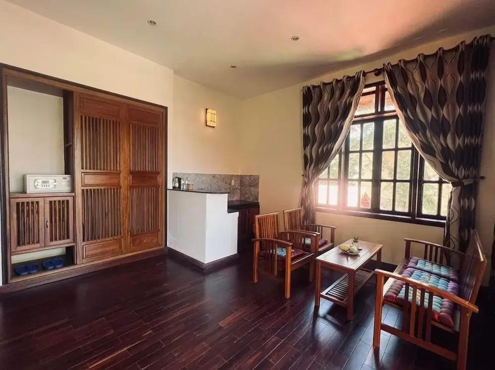 The Muse House 3*