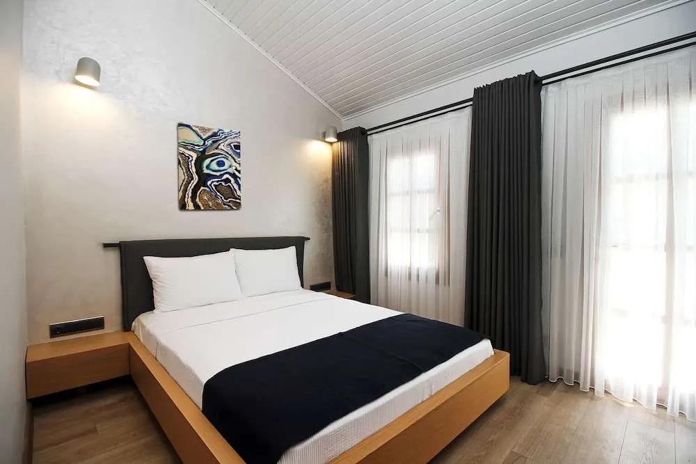 Mellow Blue Hotel 0*
