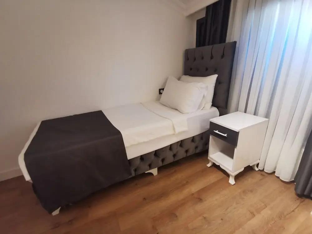 Hotel Efzen 0*