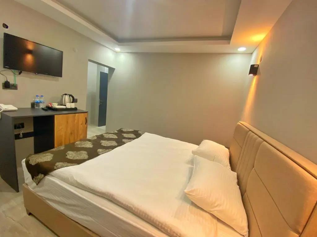 Whitestone Hotel 0*