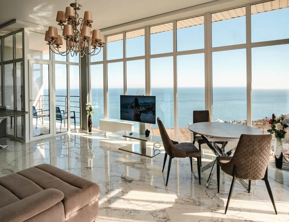 Avalon Apartments 0*