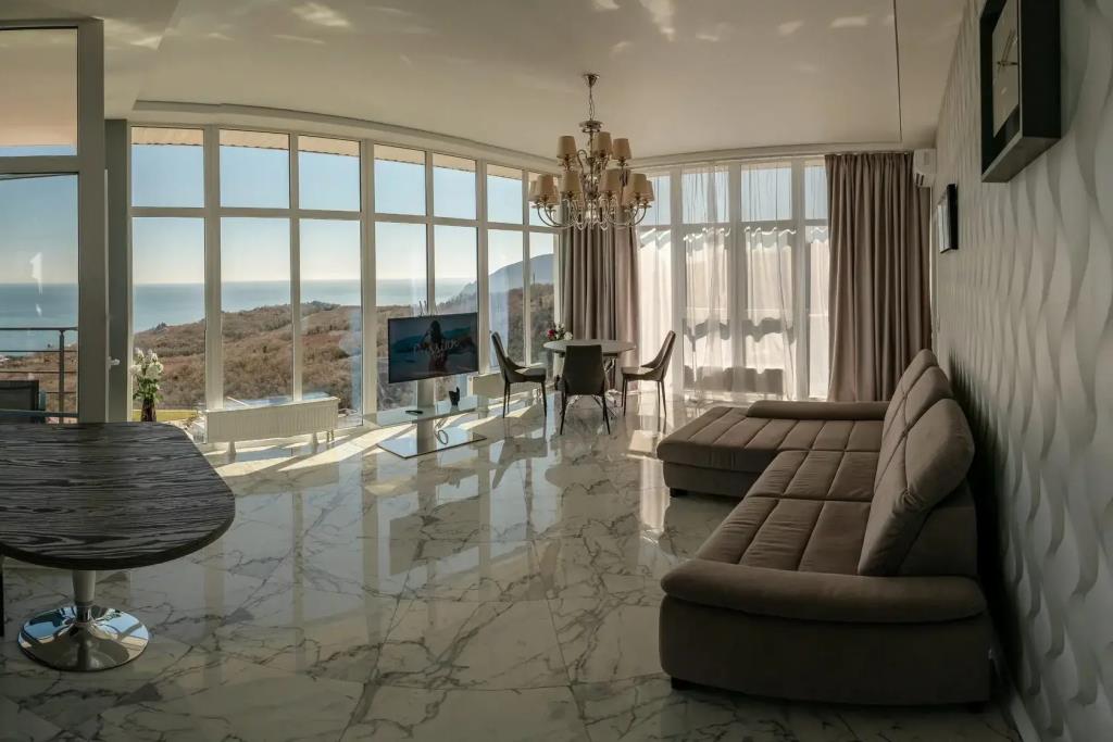 Avalon Apartments 0*