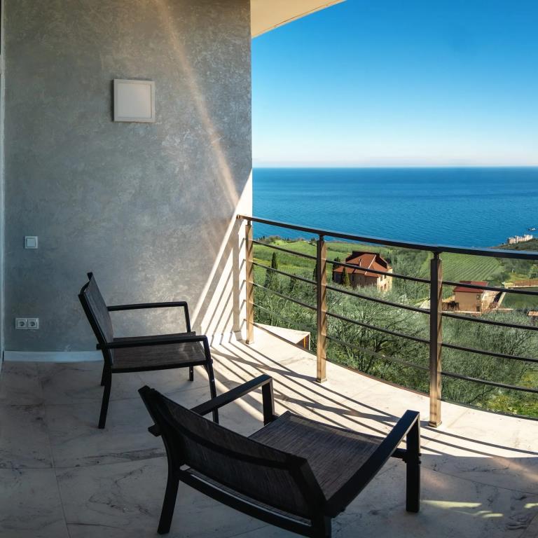 Avalon Apartments 0*